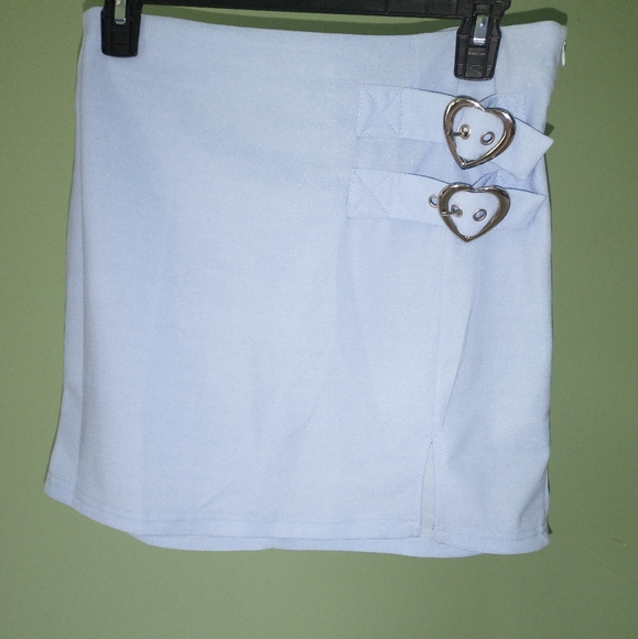 Women's light blue mini skirt with heart shaped buckles - Picture 6 of 8